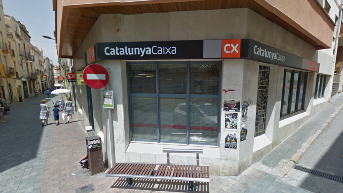 El robatori s'ha produït a l'entitat bancària BBVA-Catalunya Caixa del carrer Antoni Reig.