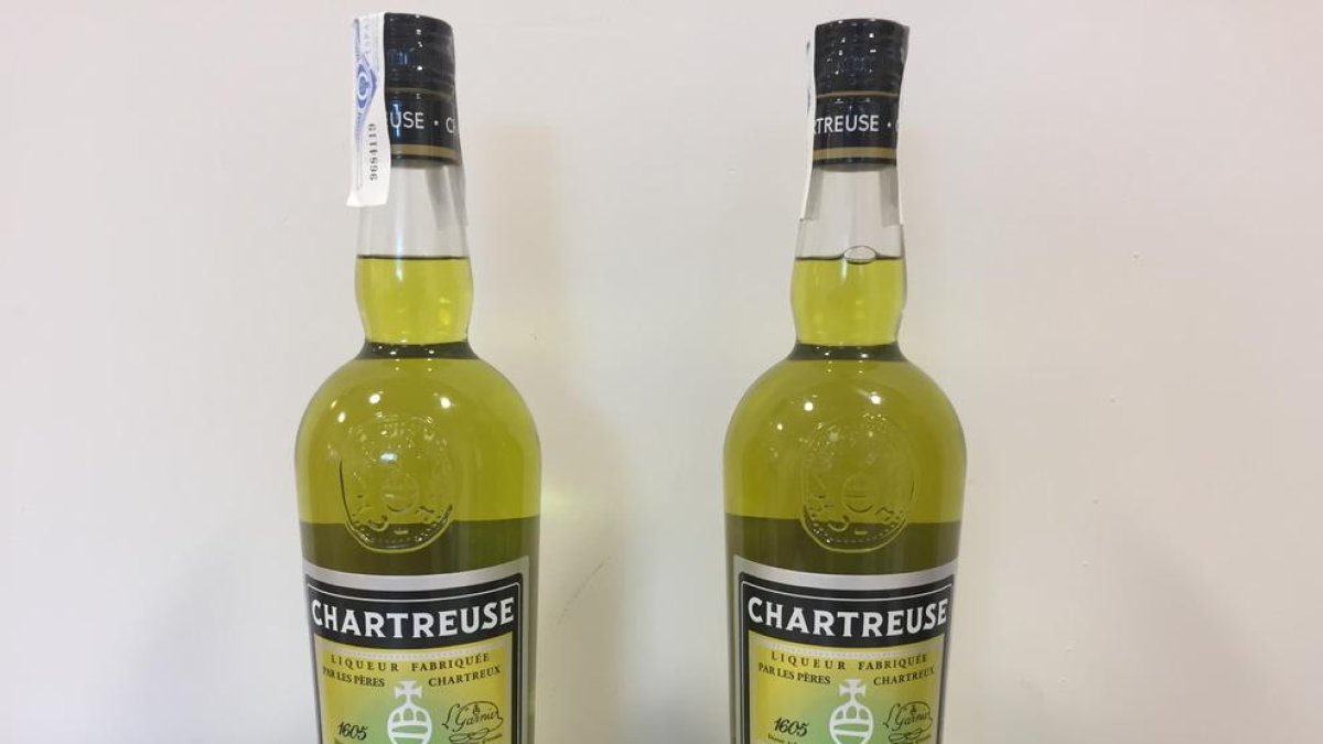 Imagen de la nueva botella de Chartreuse de venta exclusiva en la ciudad de Tarragona.