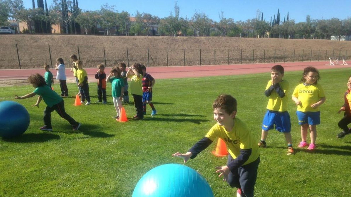 Els nens van gaudir de diversos jocs i activitats esportives.