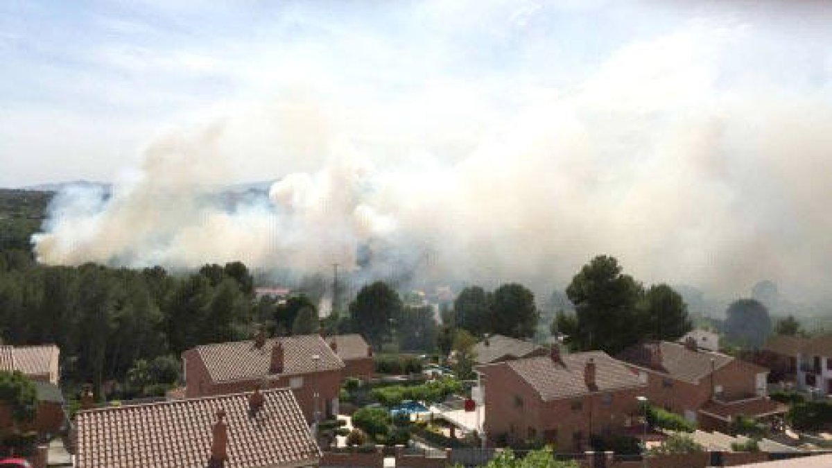 Incendi a la zona de Santa Isabel al barri de Sant Salvador