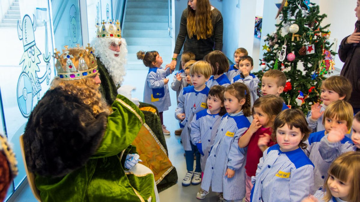 Els patges dels Reis Mags d'Orient visiten la Salle Tarragona.