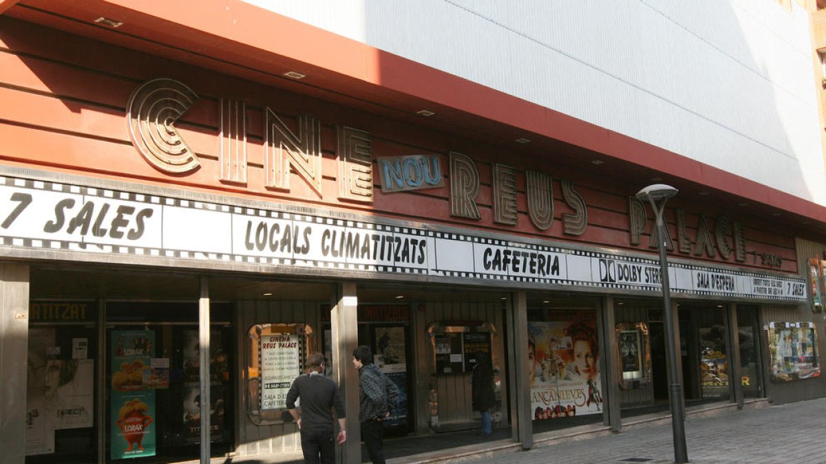Una imatge d'arxiu dels cinemes, els únics oberts ara a la ciutat.