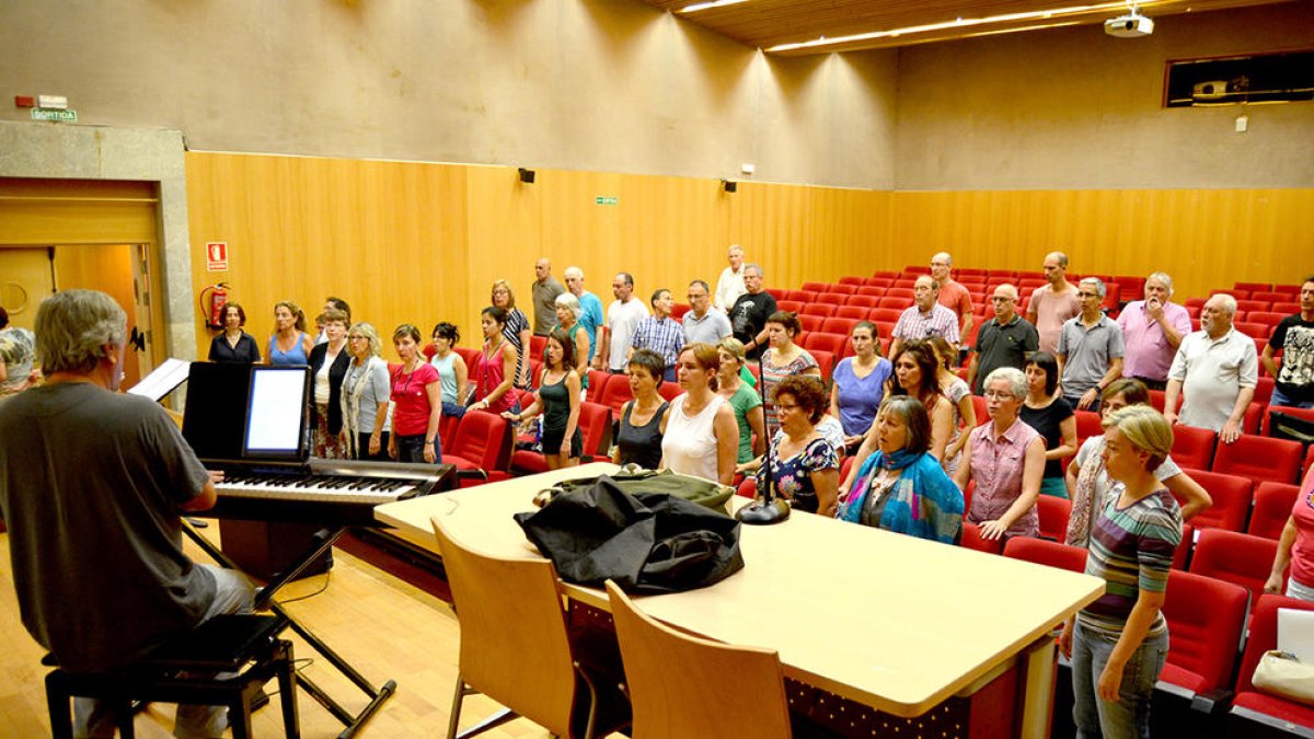 La Semana Cantante es una iniciativa de la Asociació Cor Ciutat de Tarragona. En la imagen, uno de los ensayos abiertos.
