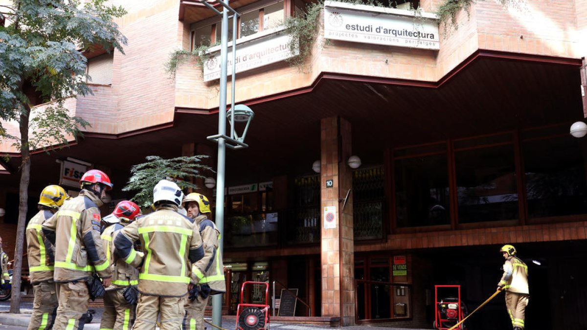 Seis dotaciones de Bomberos se han trasladado hasta el lugar de los hechos.