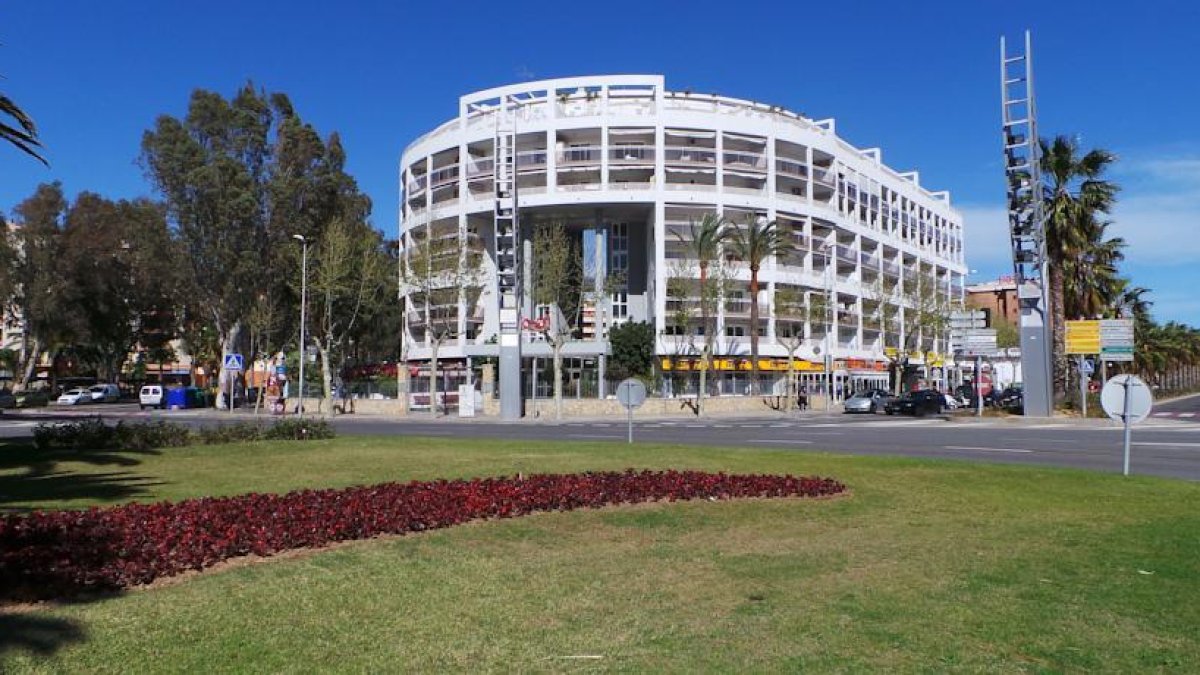 Dos ferits en un accident a la plaça Europa