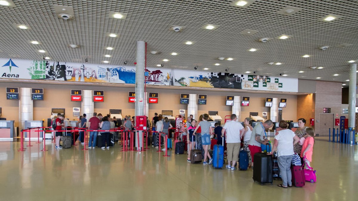 AENA inverteix més d'1 milió d'euros en adequar la terminal de l'aeroport