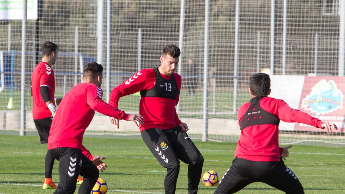 Bruno Perone, entrenant amb el primer equip del Nàstic a Salou.