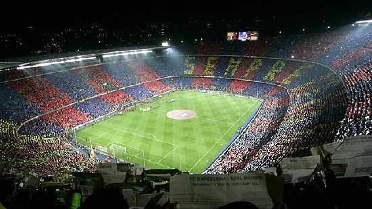 Imagen de un partido en el estadio del FC Barcelona, el Camp Nou.