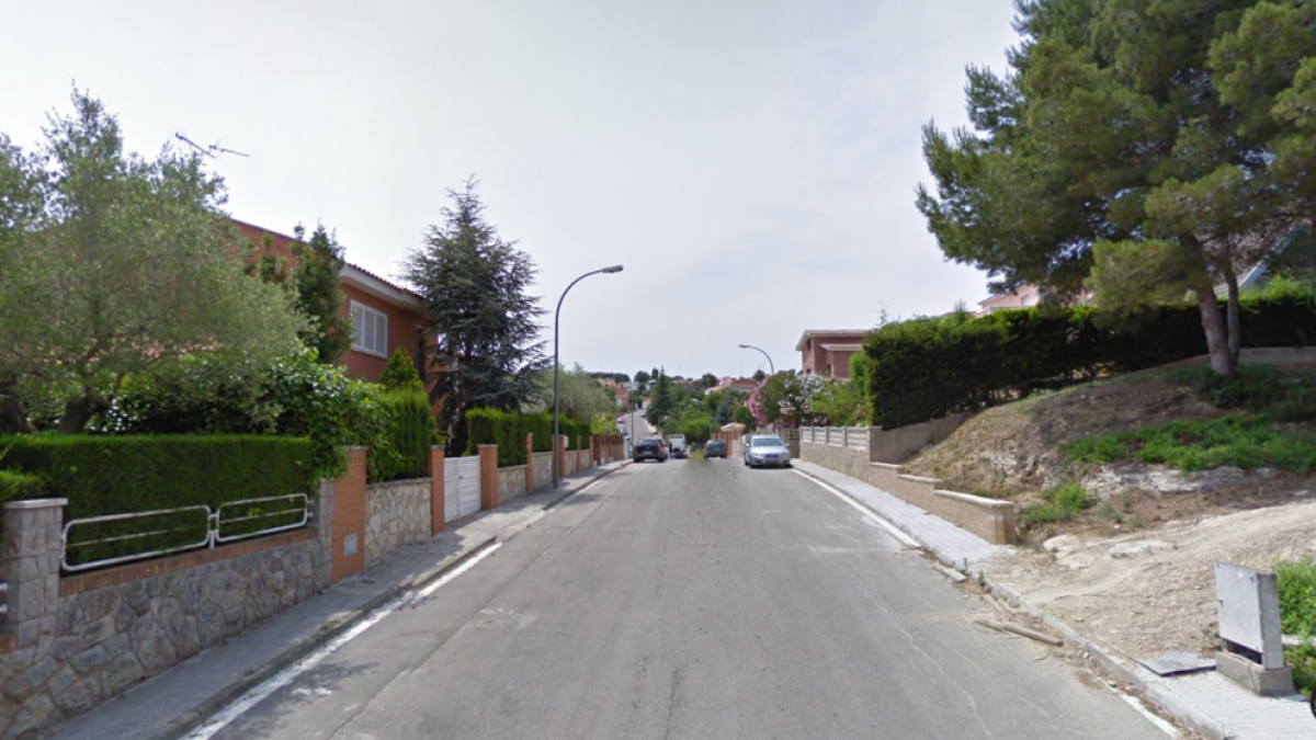 El robo se ha producido en una casa de la calle Isaac Albeniz de la urbanización els Boscos.