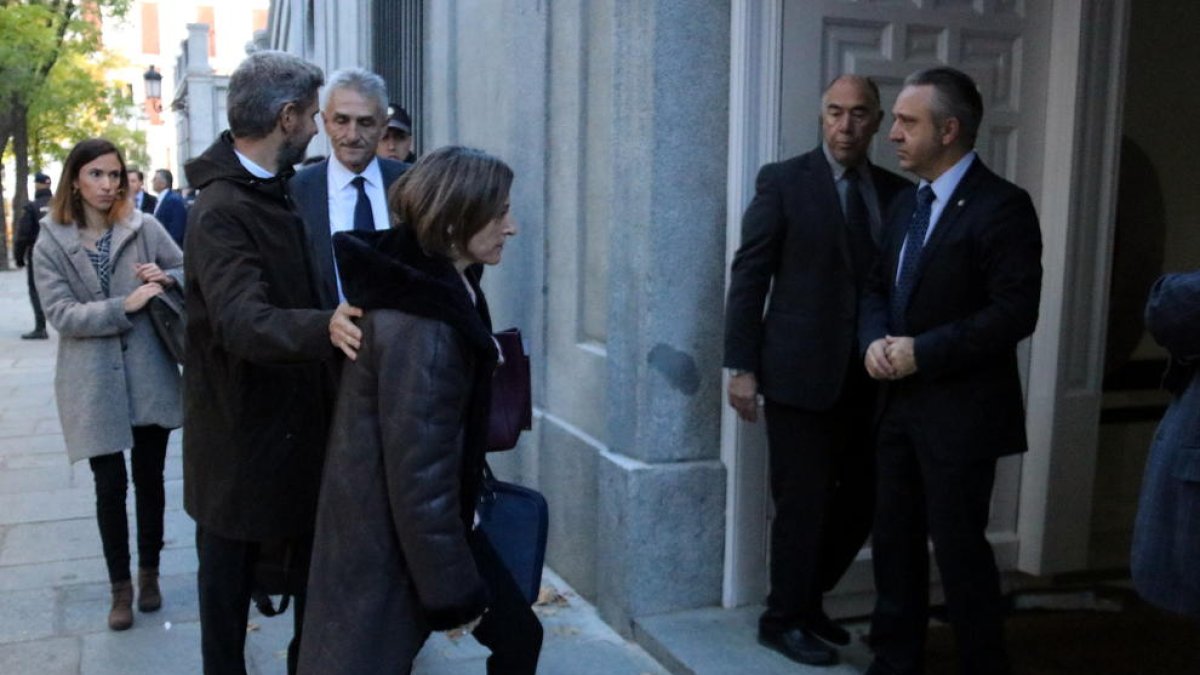 La presidenta del Parlament, Carme Forcadell, entrant a l'edifici del Tribunal Suprem, aquest 9 de novembre.