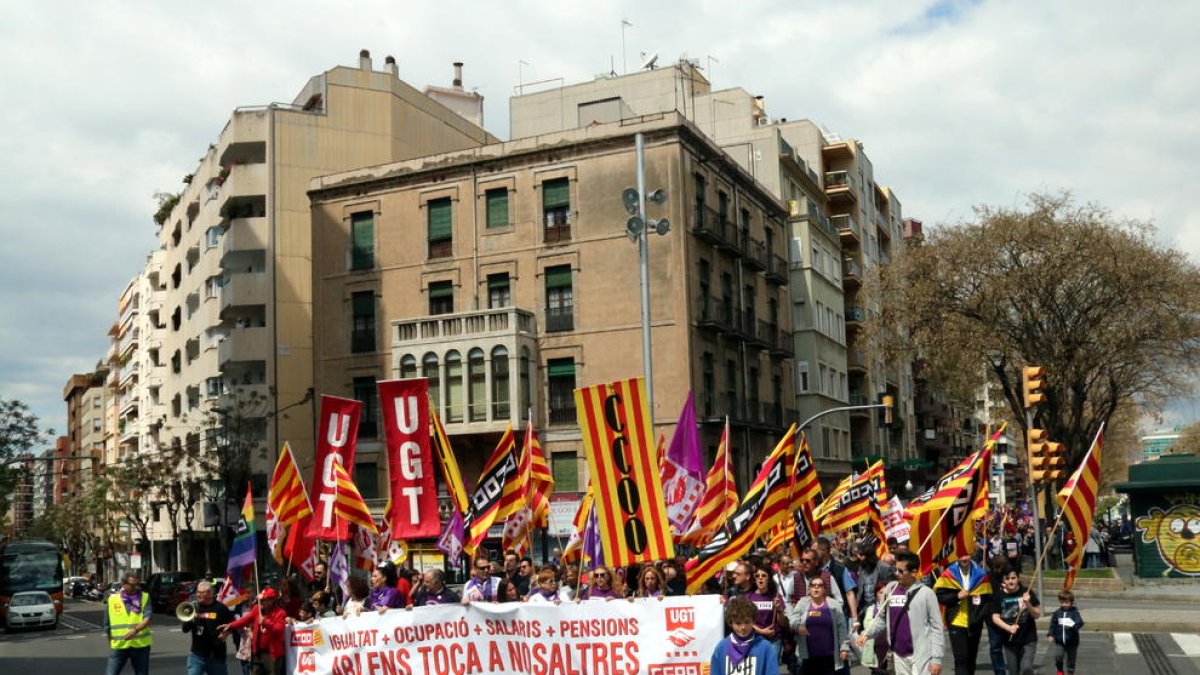 La manifestación, recorriendo la Rambla Nova.