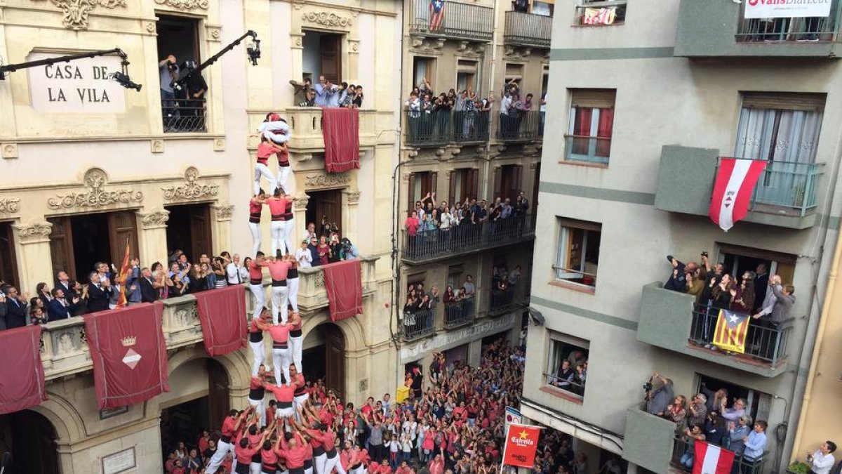 3de10fm descarregat per la Colla Vella de Valls a la segona ronda de Santa Úrsula.