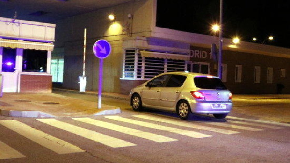 Imagen del vehículo policial que traslada a Carme Forcadell entrante a la prisión de Alcalà Meco.