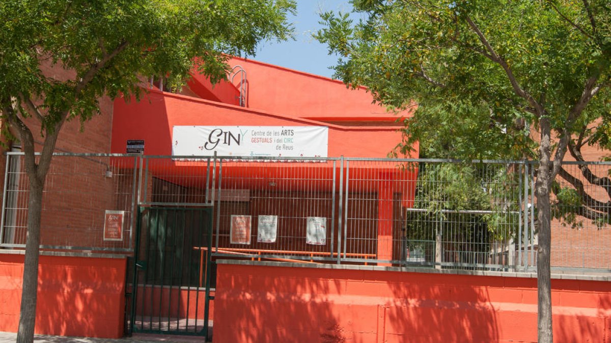 L'edifici del Centre de les Arts Gestuals i del Circ de Reus, que no ofereix cursos des del passat juny.