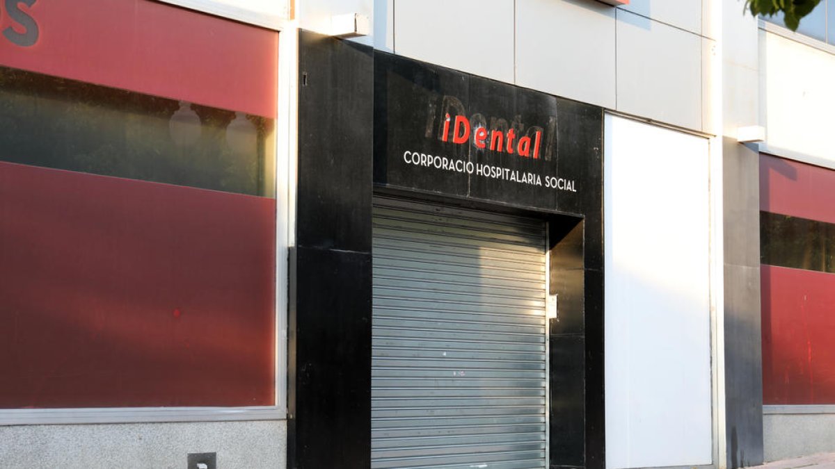 Imagen de la persina cerrada de la clínica iDental en Tarragona.