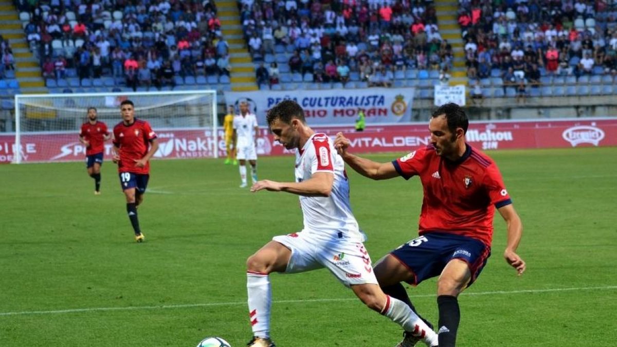 Rodri, jugador de la Cultural, durant un partit d'aquesta temporada.