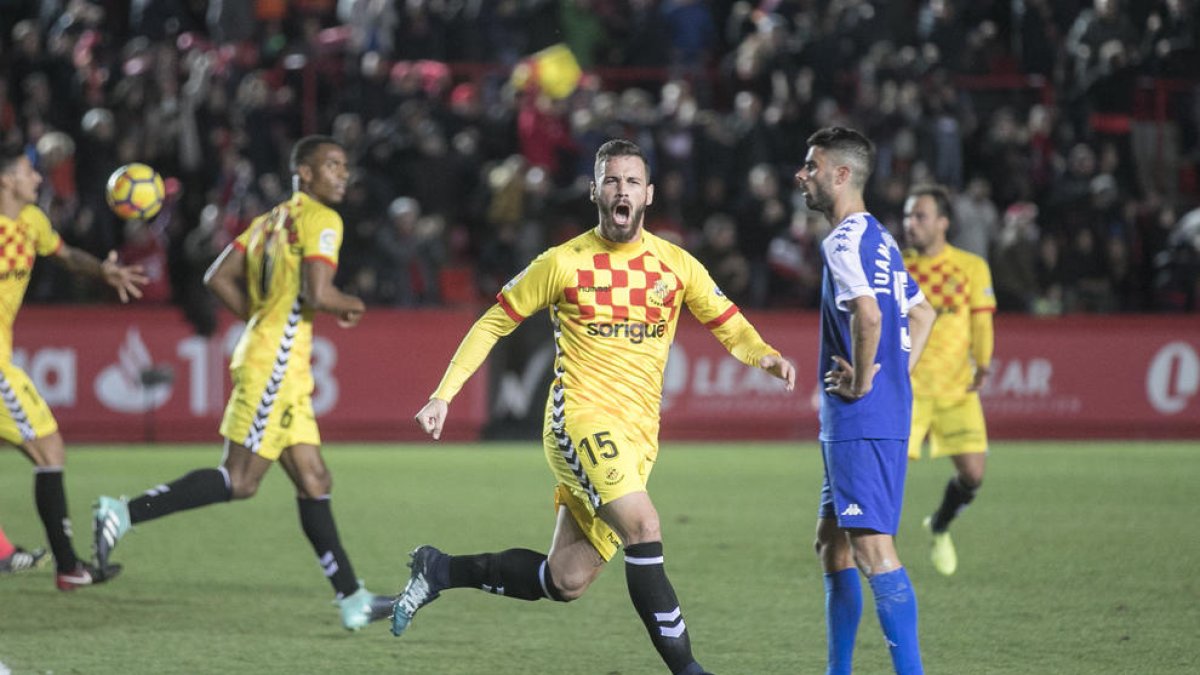 Álvaro Vázquez celebra el gol anotat contra el CF Reus.