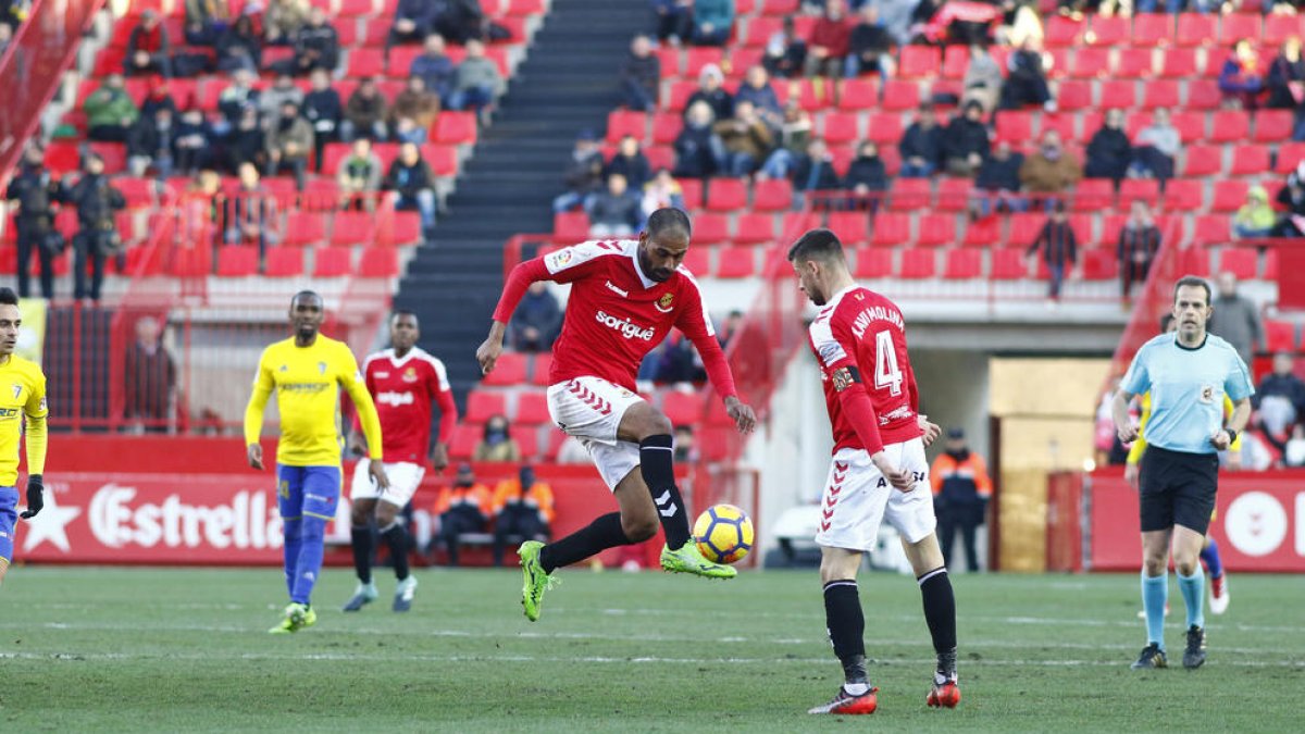 Fali, durante el Nàstic-Cádiz en el Nou Estadi.