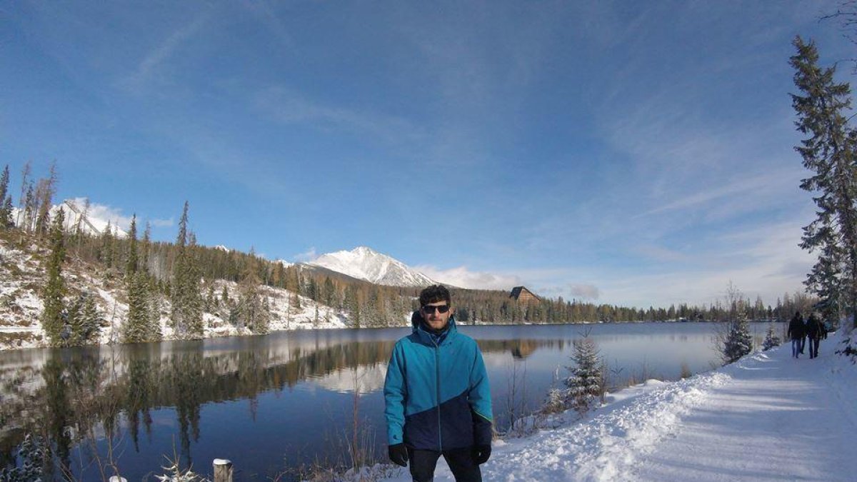 Francesc Ibarra al llac d'Štrbské Pleso, al massís dels Alts Tatra, durant la seva estada a Eslovàquia.