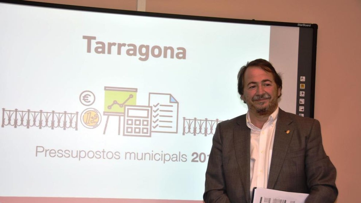 El regidor d'Economia i Hisenda de l'Ajuntament, Pau Pérez, ahir durant la presentació dels pressupostos municipals.