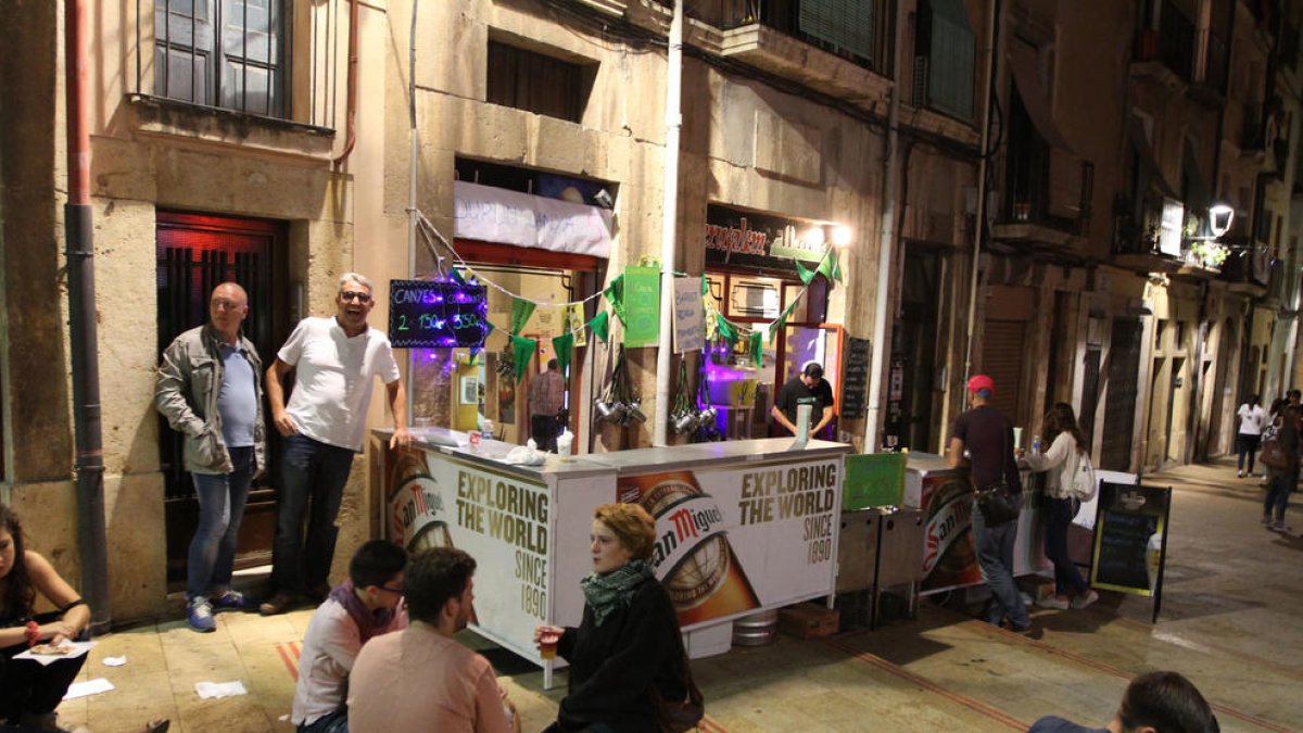 Els bars de la plaça dels Sedassos poden posar barres durant les festes
