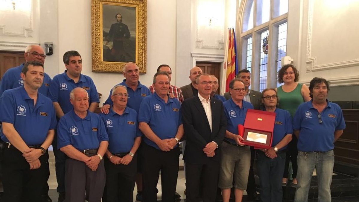 Els membres de la secció de dòmino de l'Associació de Veïns Monestir.