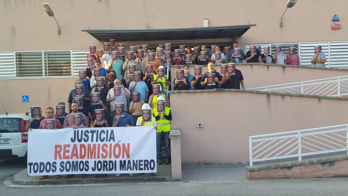 Trabajadores de Endesa protestan por el despido «injusto y arbitrario» de un compañero