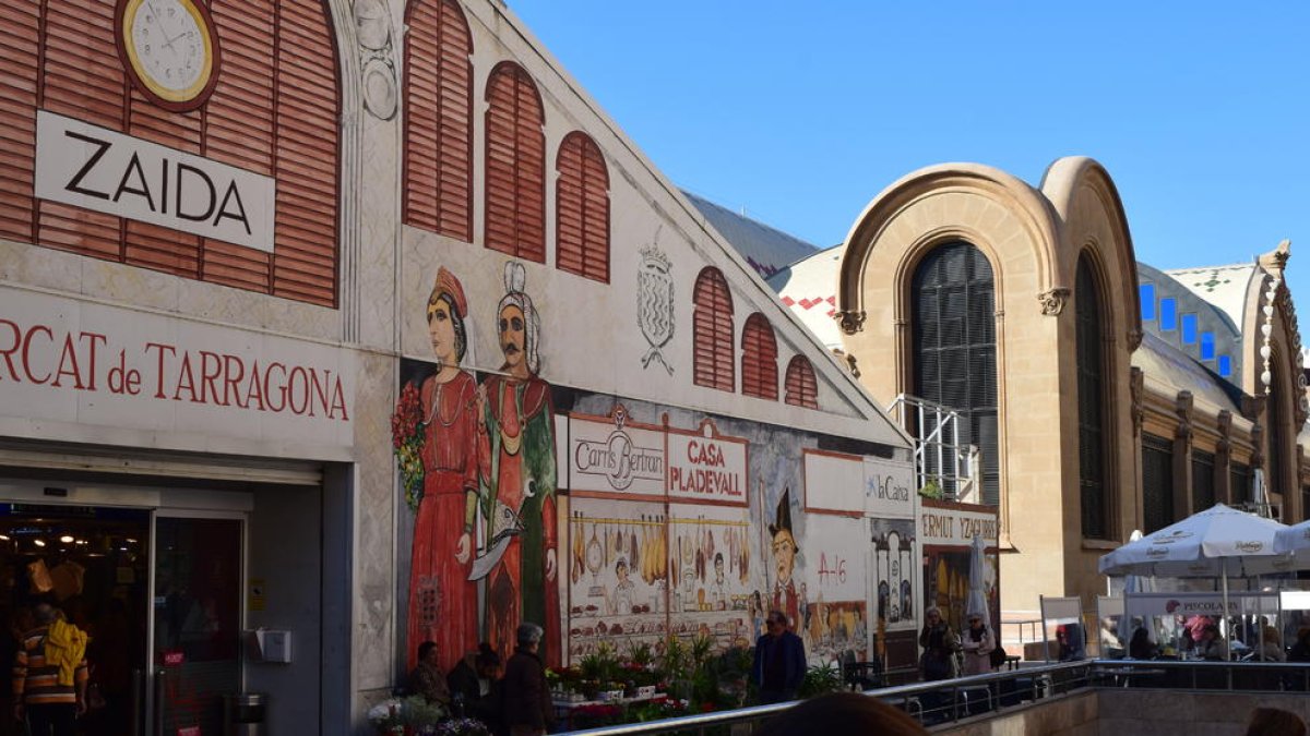 Els paradistes consideren que ha arribat el moment de deixar la carpa i estrenar el nou mercat.