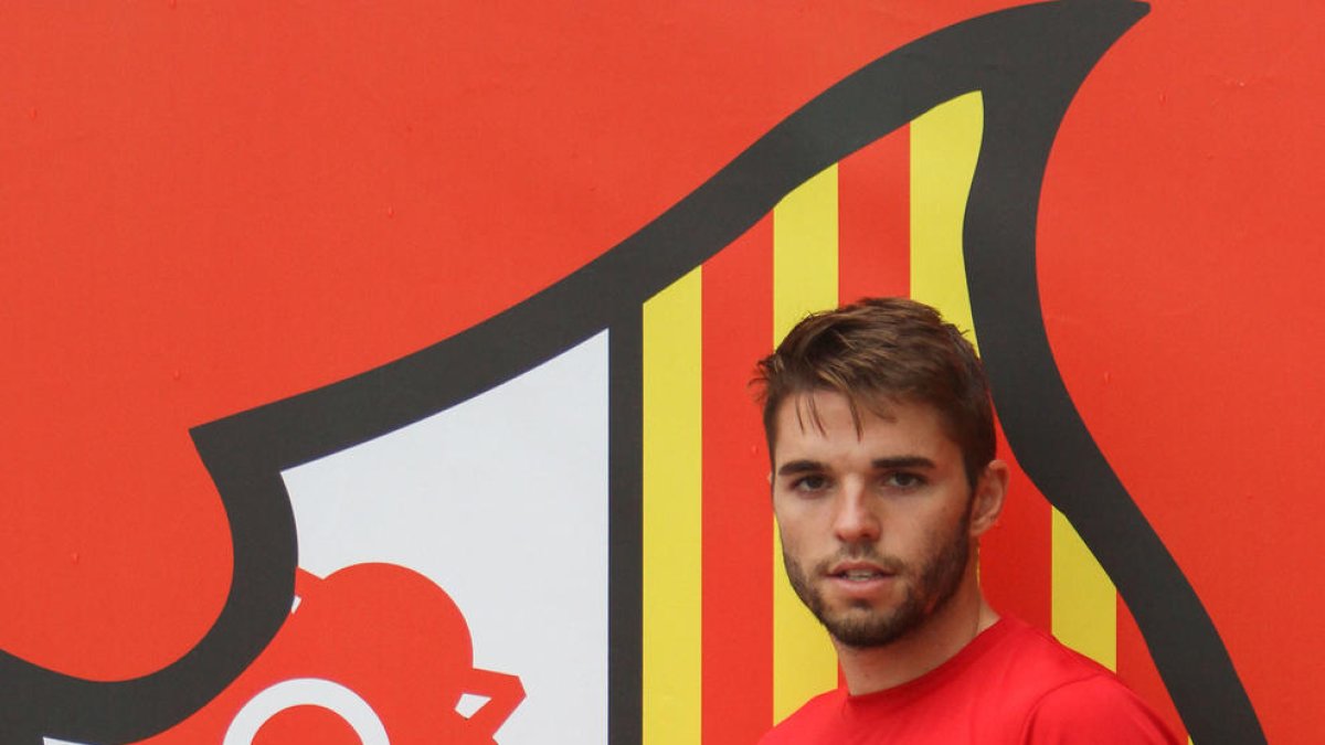 L'atacant tarragoní Fran Carbia, a les instal·lacions de l'Estadi, després de l'entrenament d'ahir.