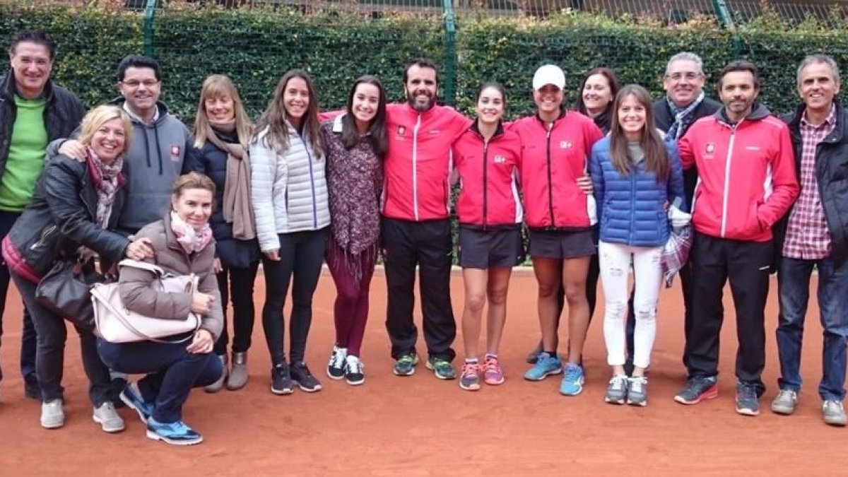 Les jugadores de l'equip júnior femení del Club Tennis Tarragona.