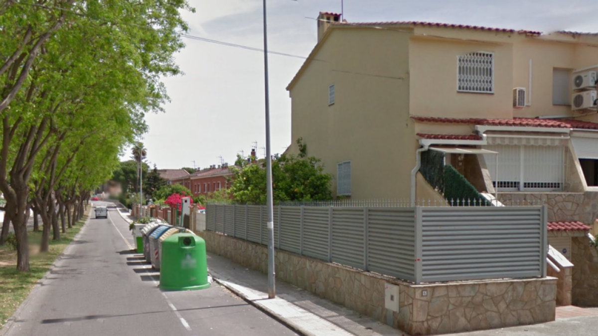 Un dels contenidors cremats estava situat al carrer del Castell d'Almansa.