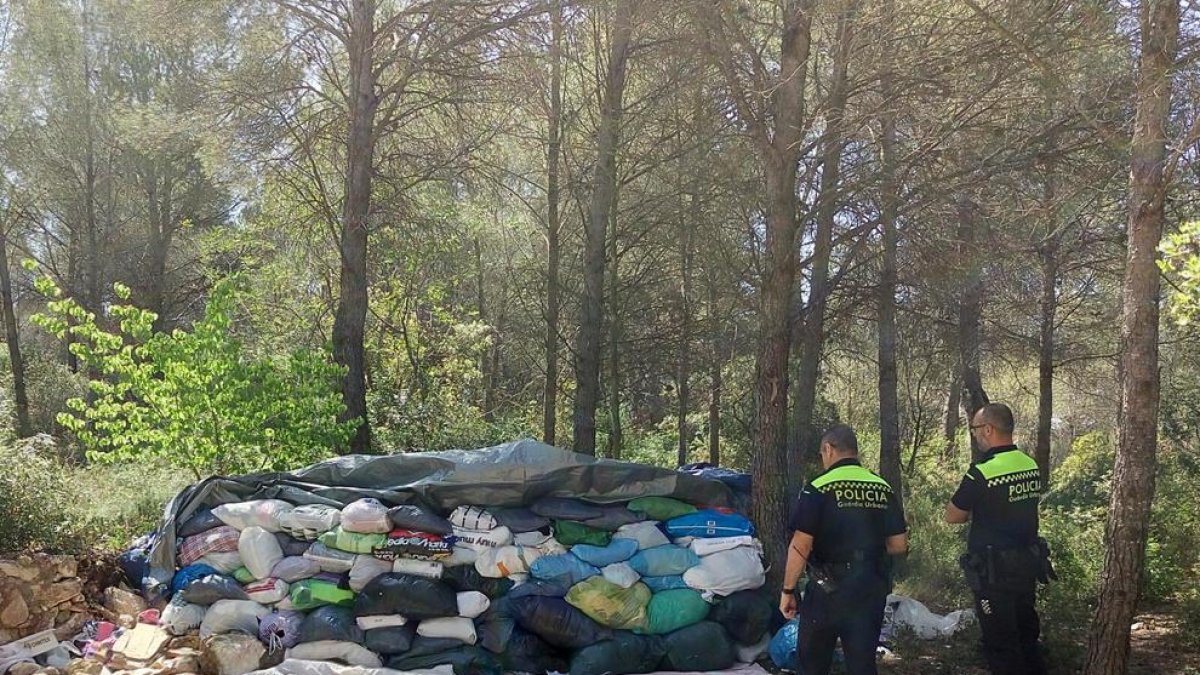 La Guàrdia Urbana troba 1500 kg. de roba