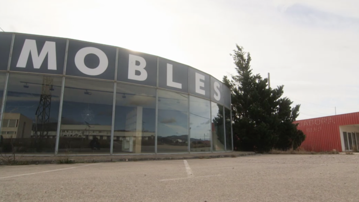 Una de las empresas de muebles de la Sénia en un fotograma del documental de Sense Ficció.