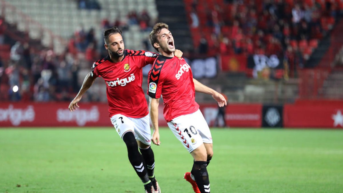 Muñiz, celebrant el gol.