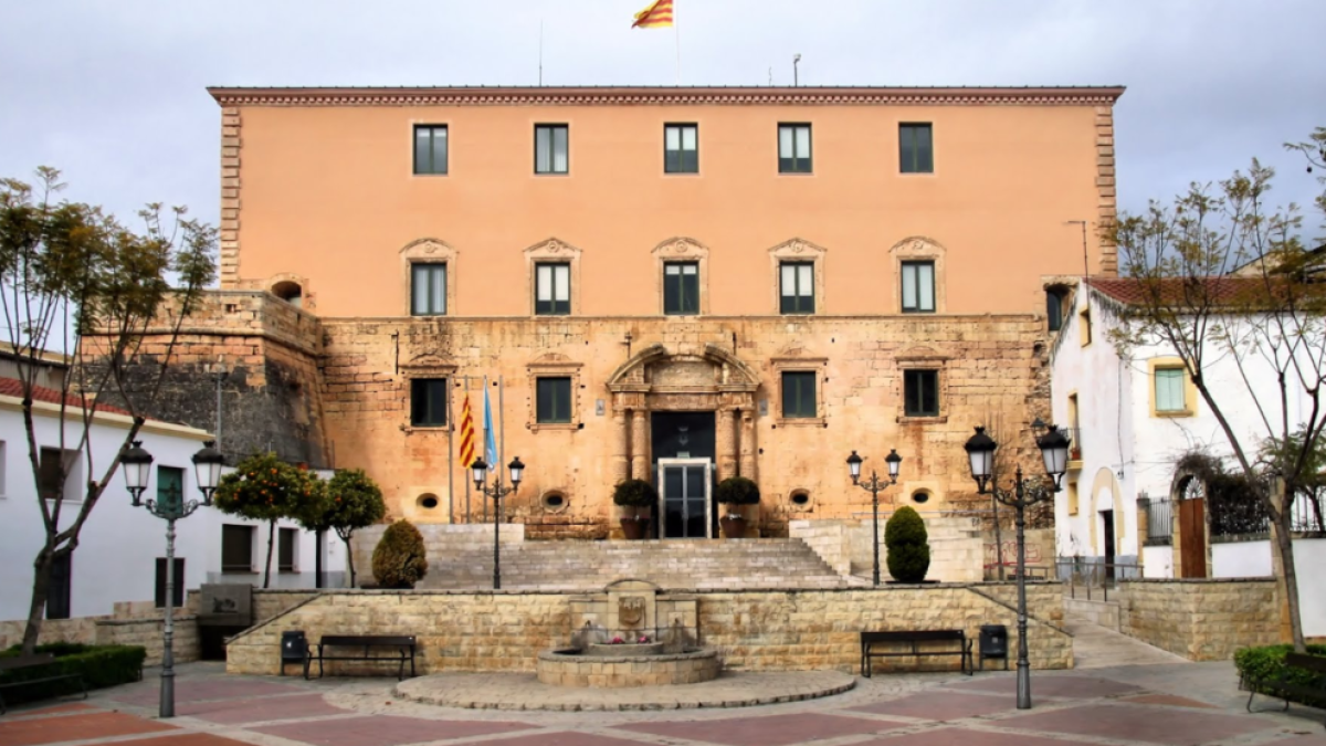 Façana de l'Ajuntament de Torredembarra.