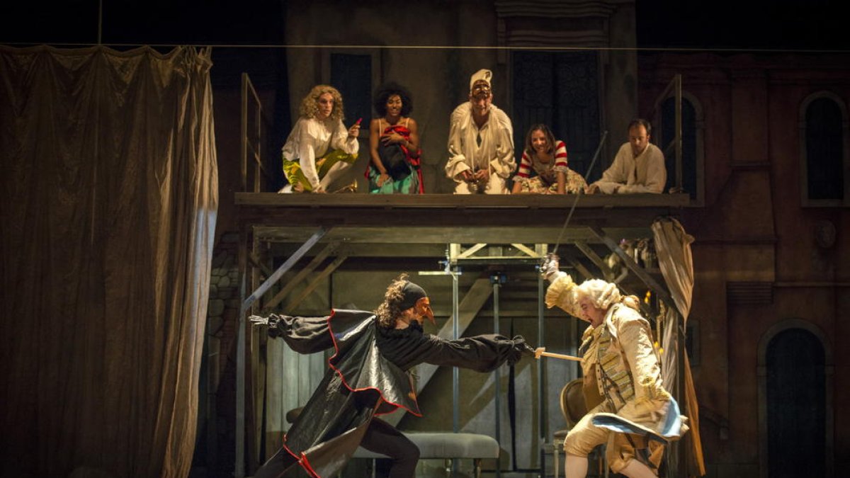 Una escena del musical Scaramouche, que es pot veure al Teatre Victòria de Barcelona.