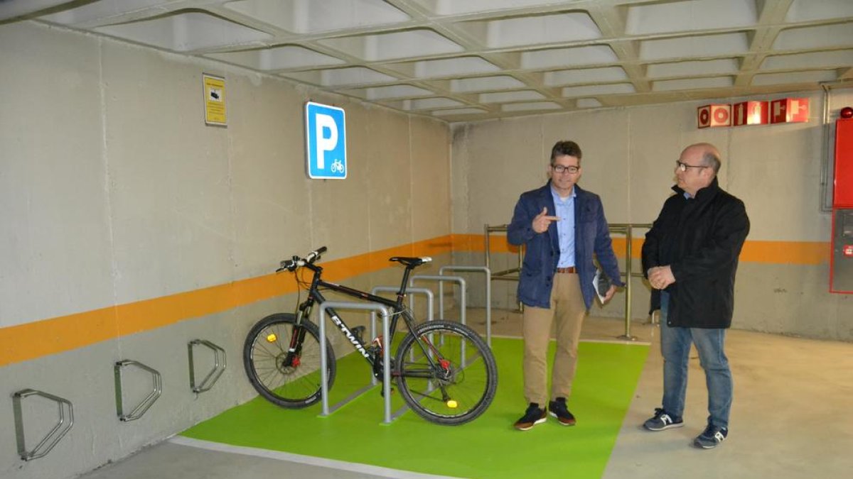 Els aparcaments de la xarxa municipal inclorporen una zona de places gratuïtes per bicicletes