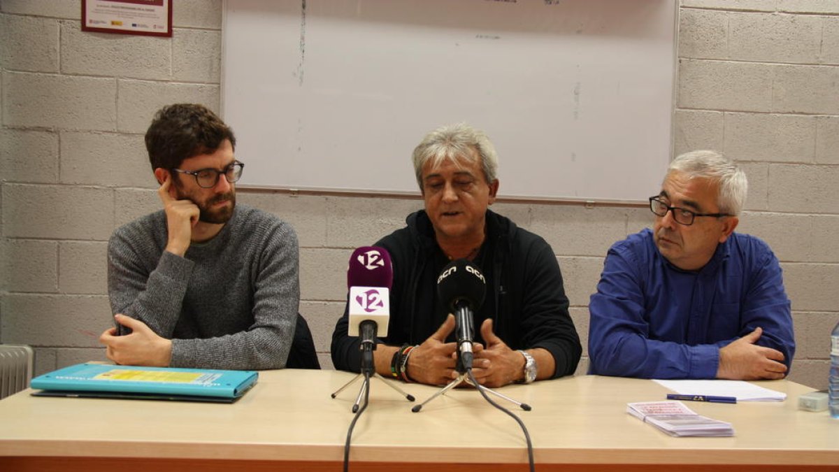 Francesc Xavier Tolosana, de Tarragona por la Memoria, Pau Gomis, de la Coordinadora Tarragona Patrimoni de la Pau y Raul Quirós, de Teatro por la Memoria.