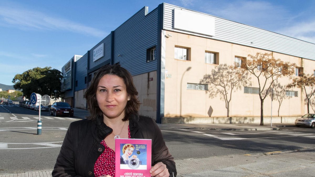 Isabel Martínez en el espacio que ocupaba la fábrica Crolls, ahora en la zona del complejo Redessa.