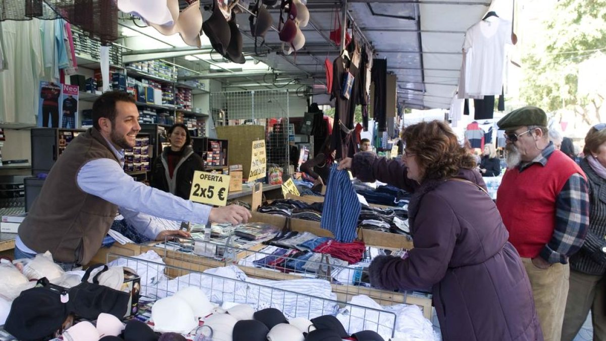 Imagen de archivo del mercadet, actualmente situado en la Rambla Nova.