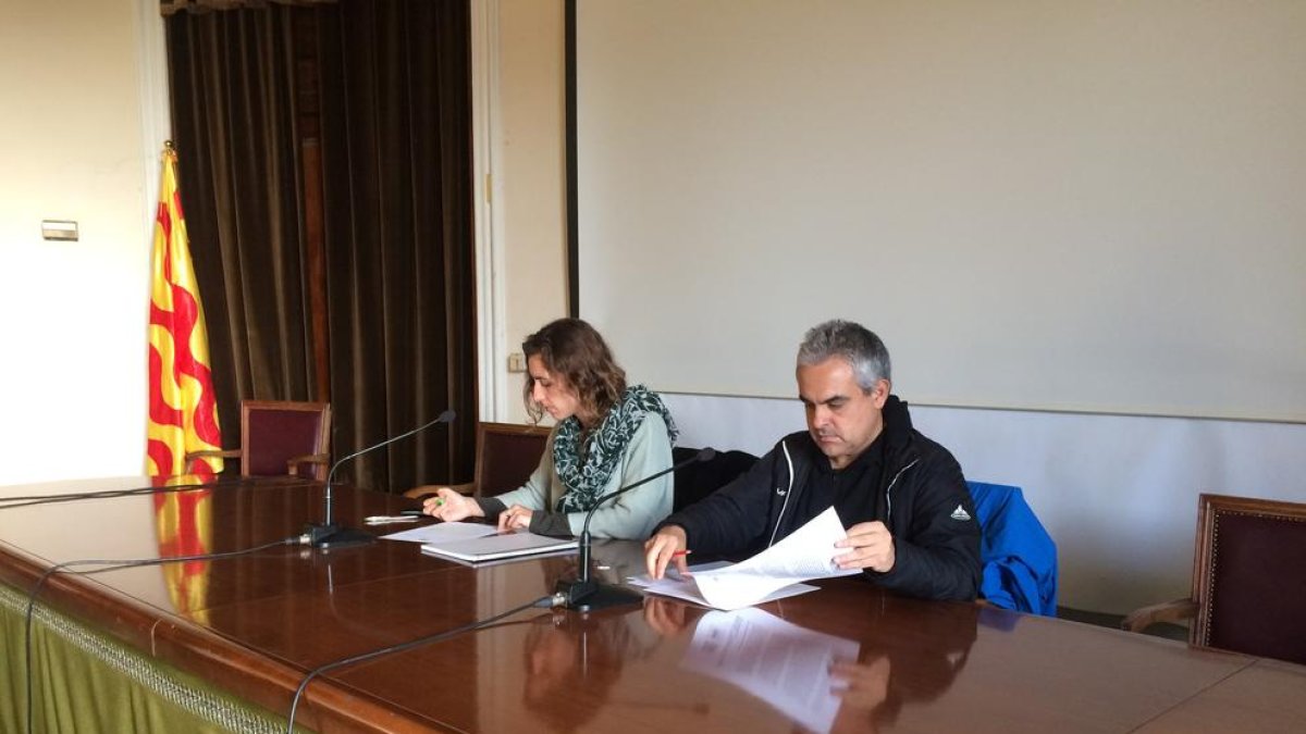 La portaveu del grup municipal de la CUP, Laia Estrada, i el regidor Jordi Martí, ahir.