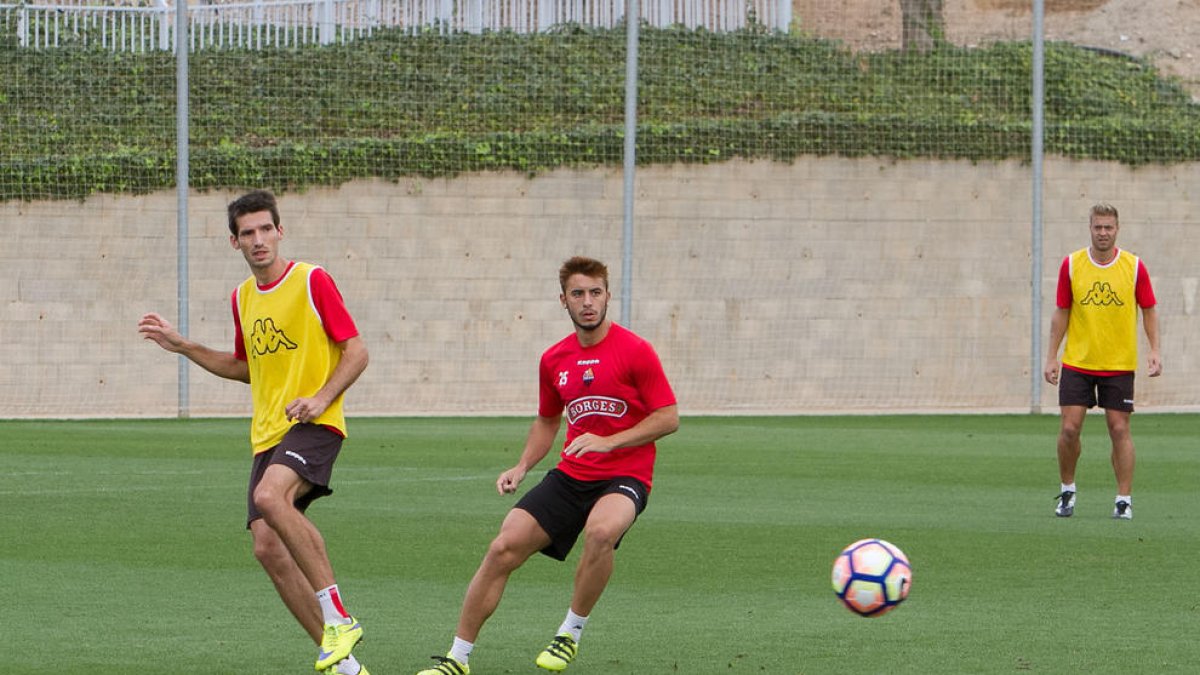 Raphael Guzzo, a la dreta, amb Álex Albístegui, en una de les sessions a les instal·lacions de Salou.