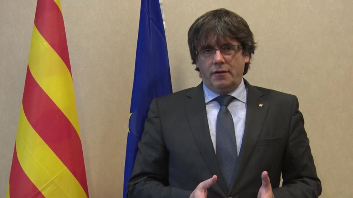 El president Carles Puigdemont enviando un mensaje, este viernes 10 de noviembre.