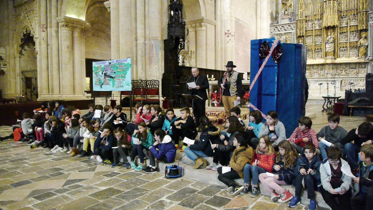 Centenars d'alumnes de les escoles de Tarragona en l'acte dels Sembradors d'Estels.