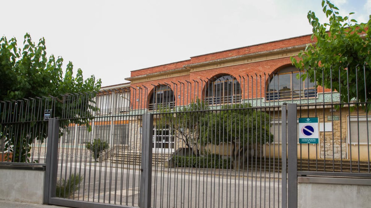Una imatge d'arxiu de la façana de l'Escola Ciutat de Reus.