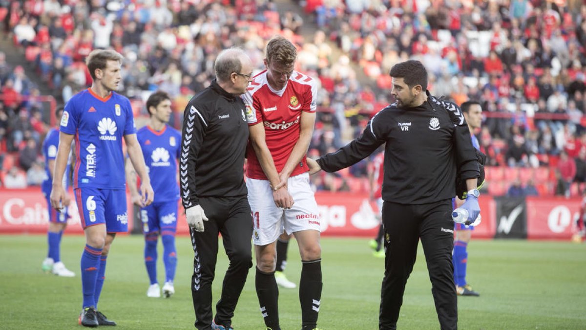 Barreiro, sent atès durant el Nàstic-Oviedo.