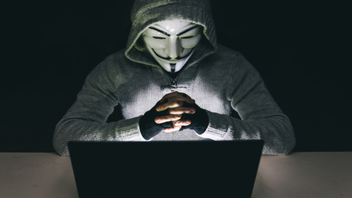 Anonymous és una xarxa internacional d'activistes i hackers.