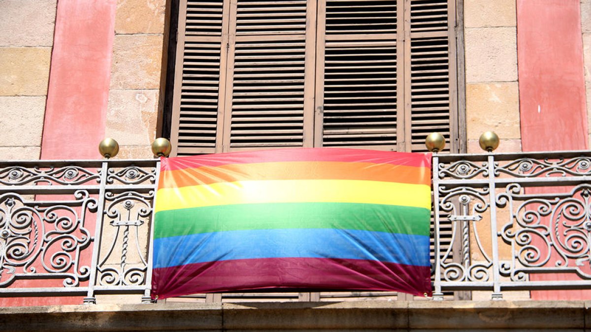 Imagen de archivo de una bandera que reivindica el colectivo LGTBI.