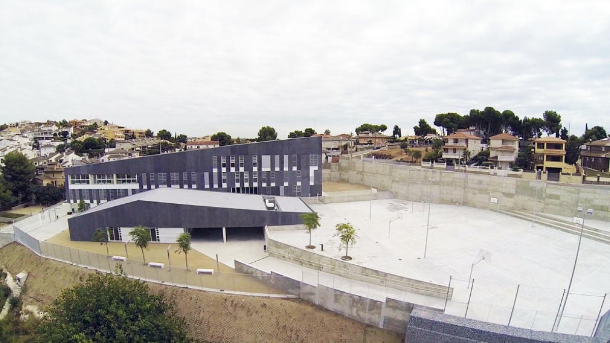 El Instituto La Talaia ha estrenado el edificio definitivo este curso después de 9 años en módulos.