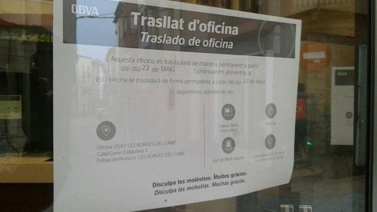 Imatge de la nota penjada a l'oficina del BBVA del municipi.